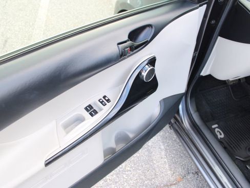 Used 2013 Scion iQ image 22