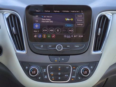 Used 2024 Chevrolet Malibu LT image 17