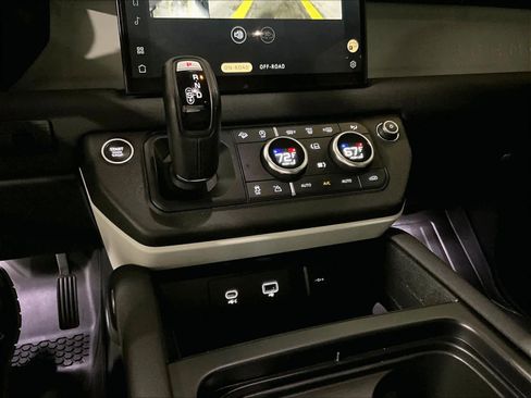 Used 2022 Land Rover Defender 110 SE image 26