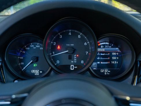 Certified 2025 Porsche Macan image 27