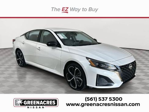 Certified 2024 Nissan Altima 2.5 SR FWD image 1