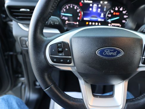 Used 2023 Ford Explorer XLT image 17