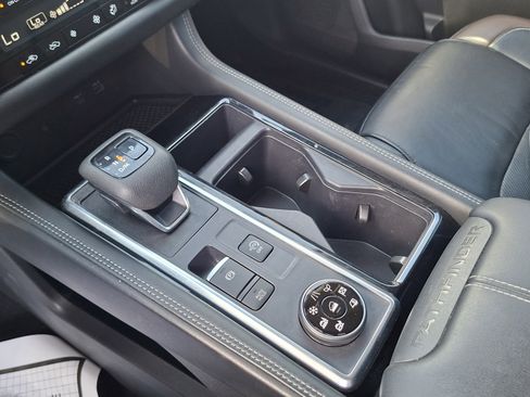 Used 2023 Nissan Pathfinder Platinum AWD/4WD image 16