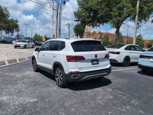 Used 2022 Volkswagen Taos SE w/ IQ.Drive SE Package FWD image 4