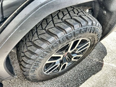 Used 2019 GMC Sierra 1500 SLT AWD/4WD image 14