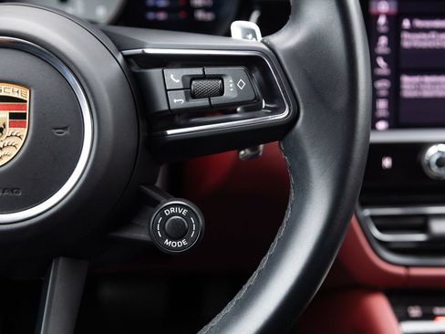 Certified 2024 Porsche Macan S AWD/4WD image 16