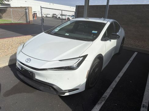 Used 2024 Toyota Prius LE FWD image 4