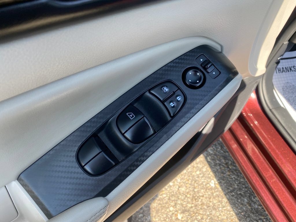 Used 2025 Nissan Altima 2.5 SV FWD image 12