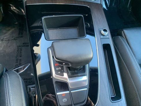 Used 2023 Audi Q5 e Premium w/ Convenience Package image 14