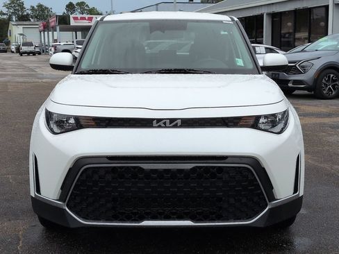 Used 2025 Kia Soul LX w/ LX Technology Package FWD image 9