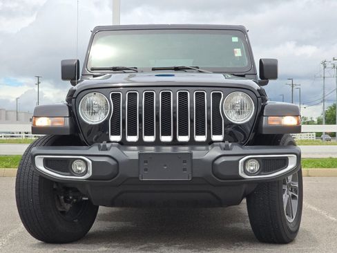 Used 2023 Jeep Wrangler Unlimited Sahara w/ Cold Weather Group AWD/4WD image 5
