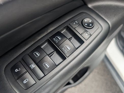 Used 2019 Jeep Grand Cherokee Limited image 15