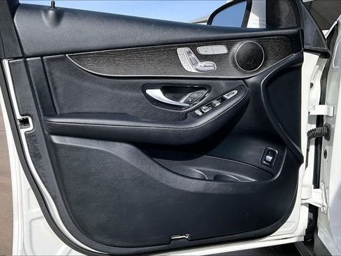 Used 2020 Mercedes-Benz GLC 300 4MATIC image 25