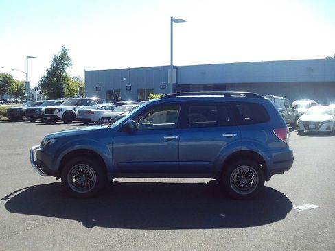 Used 2010 Subaru Forester 2.5X Premium AWD/4WD image 2