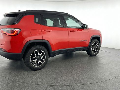 Used 2025 Jeep Compass Trailhawk image 9