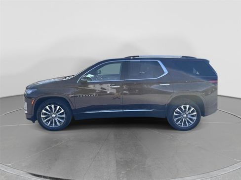 Used 2023 Chevrolet Traverse Premier AWD/4WD image 2