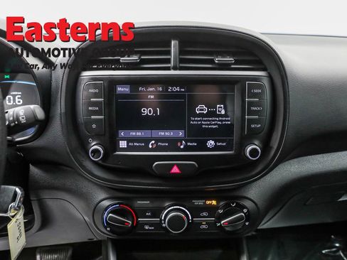 Used 2023 Kia Soul LX w/ LX Technology Package image 12