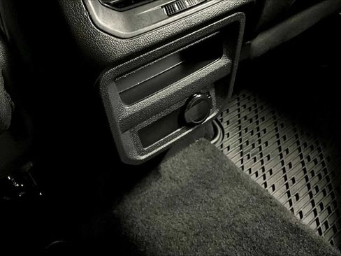 Used 2022 Volkswagen Tiguan S image 36