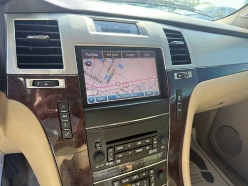 Used 2012 Cadillac Escalade Luxury RWD image 18