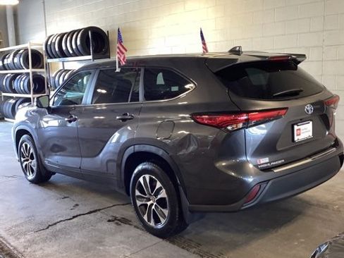 Used 2023 Toyota Highlander XLE image 9