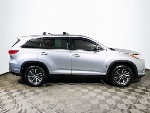 Certified 2019 Toyota Highlander XLE AWD/4WD image 8