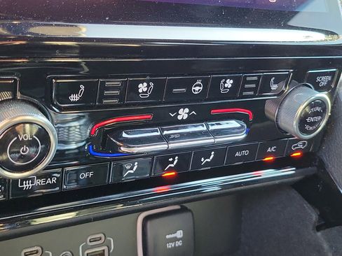 Used 2021 Jeep Grand Cherokee L Overland w/ Advanced Protech Group III image 25