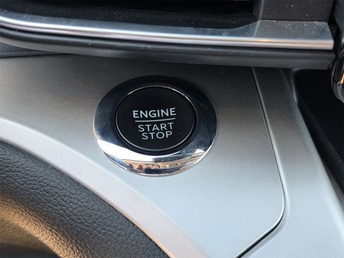 Used 2022 Ford Explorer XLT w/ Equipment Group 202A image 16