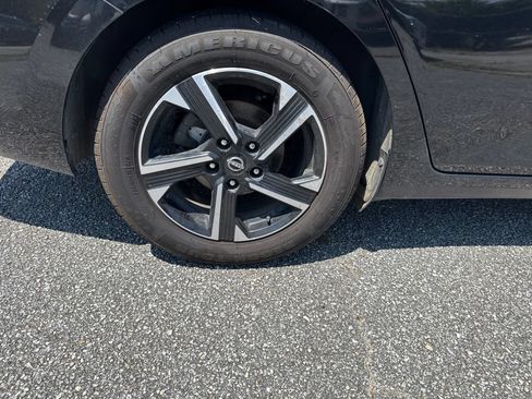 Used 2024 Nissan Sentra SV FWD image 11