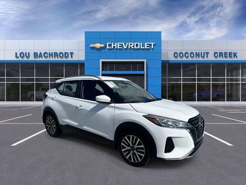 Used 2023 Nissan Kicks SV FWD image 2