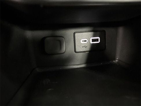 Certified 2023 GMC Acadia SLE image 34