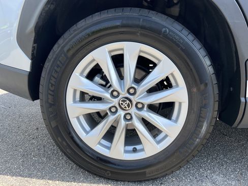 Certified 2024 Toyota Corolla Cross LE FWD image 28