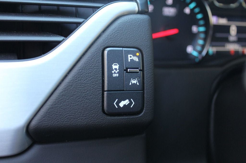 Used 2018 GMC Yukon SLT AWD/4WD image 31
