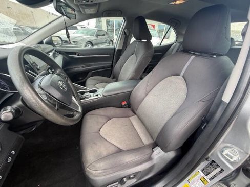 Used 2022 Toyota Camry LE FWD image 17
