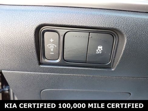 Certified 2025 Kia Sorento LX image 18