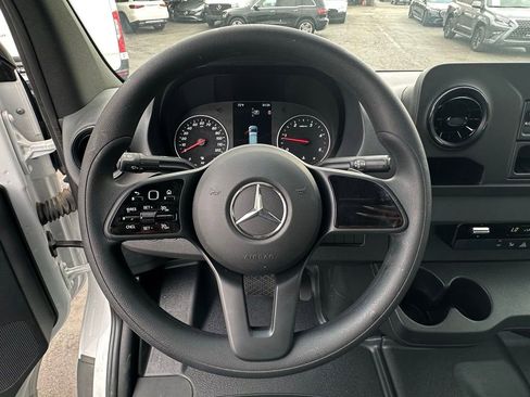 Used 2024 Mercedes-Benz Sprinter 4500 image 20