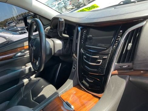 Used 2016 Cadillac Escalade Premium RWD image 10