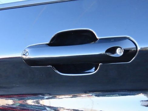 Used 2020 Ford Explorer XLT w/ Equipment Group 202A image 22