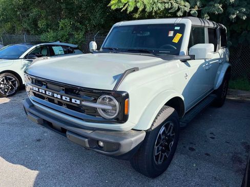 Used 2024 Ford Bronco Outer Banks AWD/4WD image 4