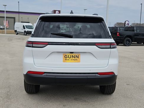 New 2026 Jeep Grand Cherokee Altitude RWD image 4