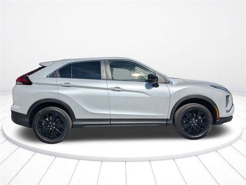 Used 2024 Mitsubishi Eclipse Cross LE image 3