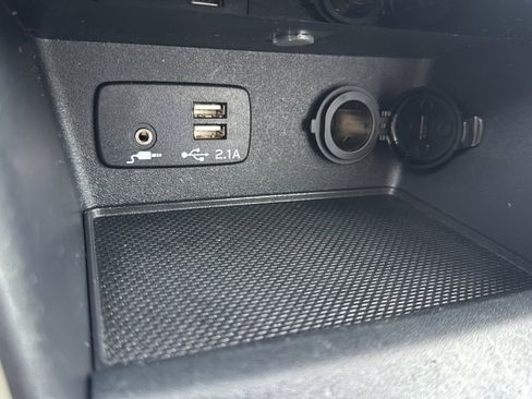 Used 2023 Subaru Forester Premium image 39