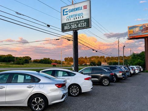 Used 2017 Ford Fusion SE w/ Fusion SE Technology Package FWD image 36