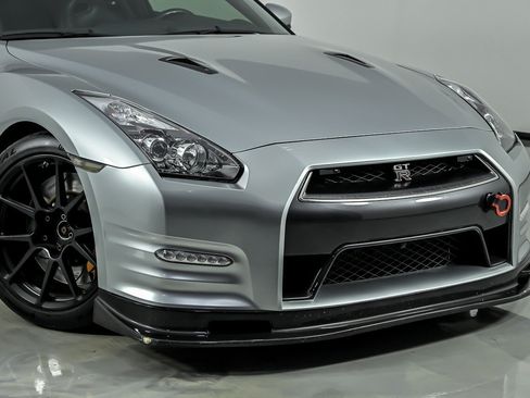 Used 2012 Nissan GT-R Premium AWD/4WD image 3