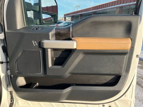 Used 2022 Ford F250 Lariat w/ Chrome Package image 28