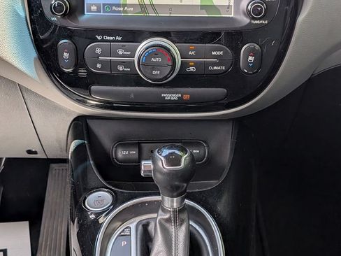 Used 2018 Kia Soul + w/ + Primo LIT Package FWD image 9