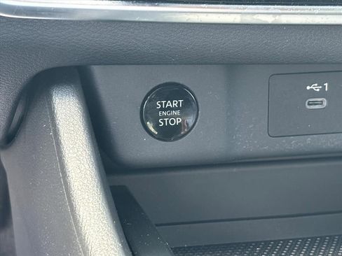 Used 2025 Nissan Rogue SV FWD image 17