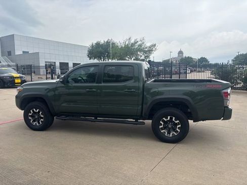 Used 2022 Toyota Tacoma TRD Off-Road w/ Technology Package AWD/4WD image 8