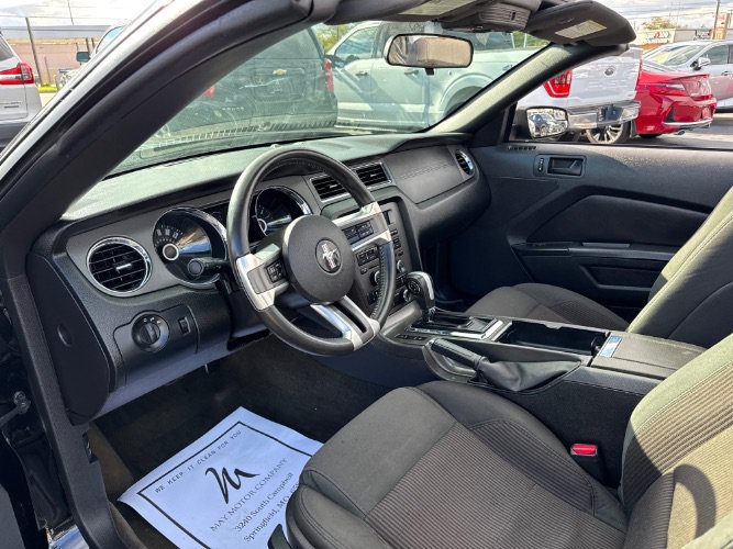 Used 2014 Ford Mustang Convertible RWD image 15