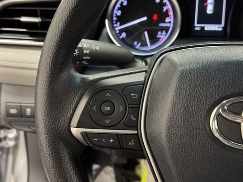 Used 2022 Toyota Camry LE image 19