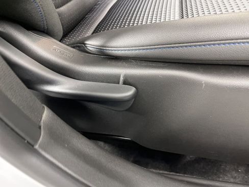 Used 2025 Chevrolet Trax LT w/ LT Convenience Package image 9